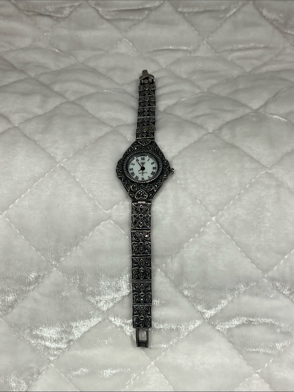 Vintage ornate   Victorian looking quartz watch